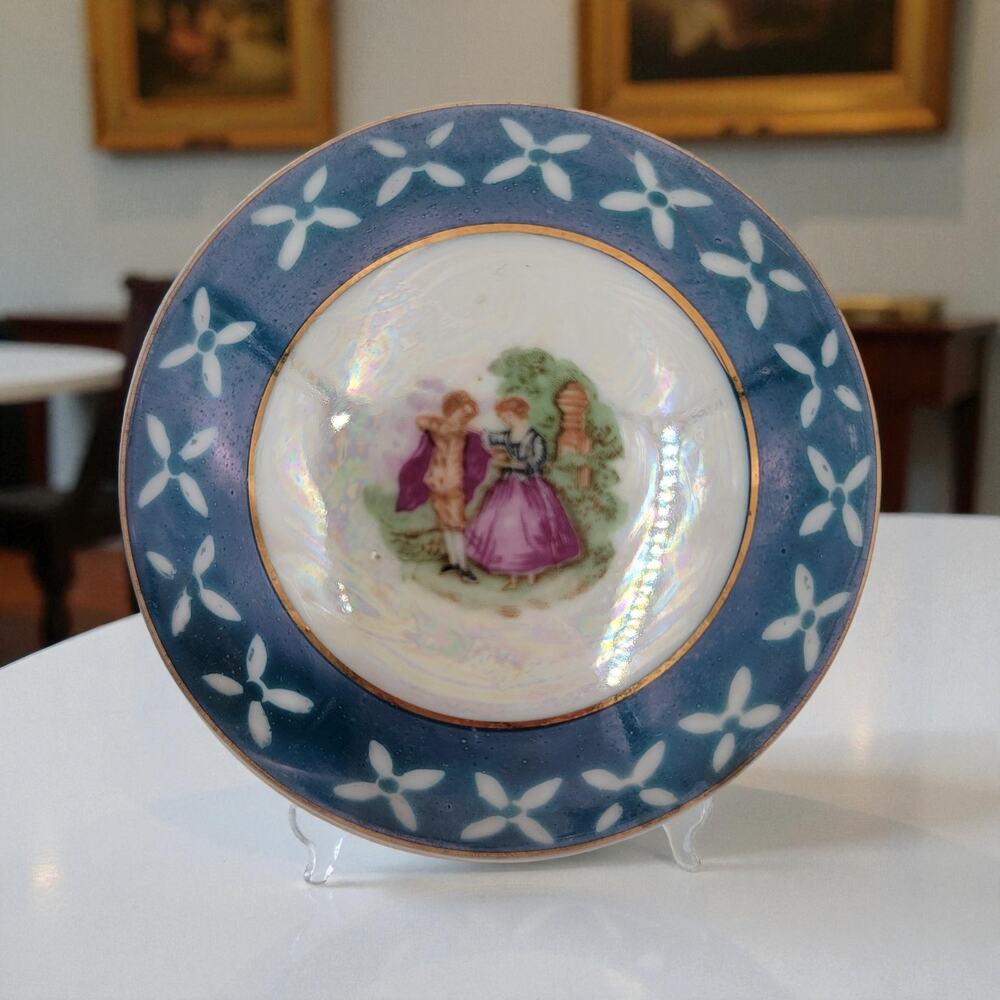 Vintage Japan Lusterware Trinket Box Blue Courting Couple Iridescent 1950s